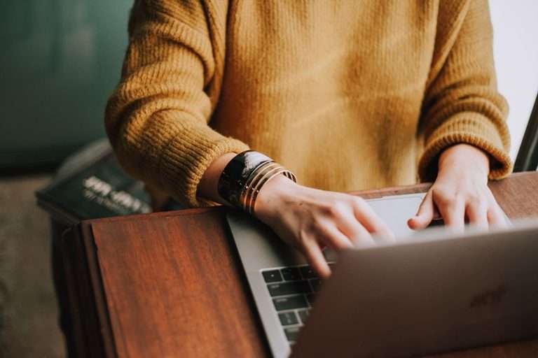 How to Write a Dating Profile: Our 2020 Guide