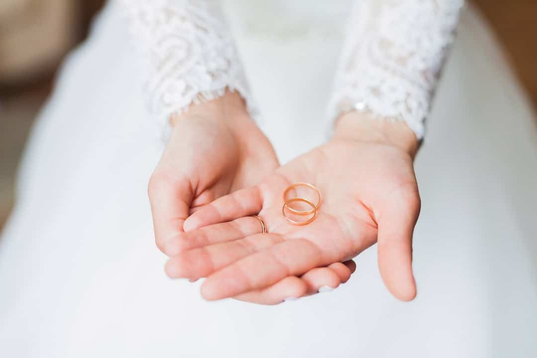 Read more about the article Saying I Do: Choosing the Best Metal for Your Engagement Ring